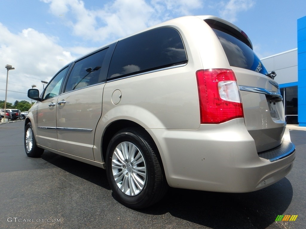 2012 Town & Country Touring - L - Cashmere Pearl / Black/Light Graystone photo #5