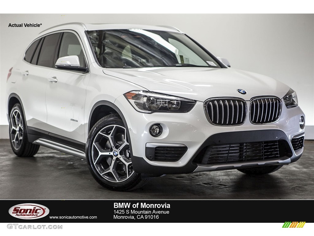 2016 X1 xDrive28i - Mineral White Metallic / Black photo #1