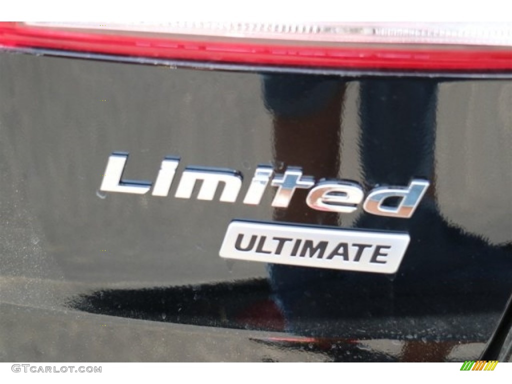 2017 Hyundai Santa Fe Limited Ultimate Marks and Logos Photo #114285236