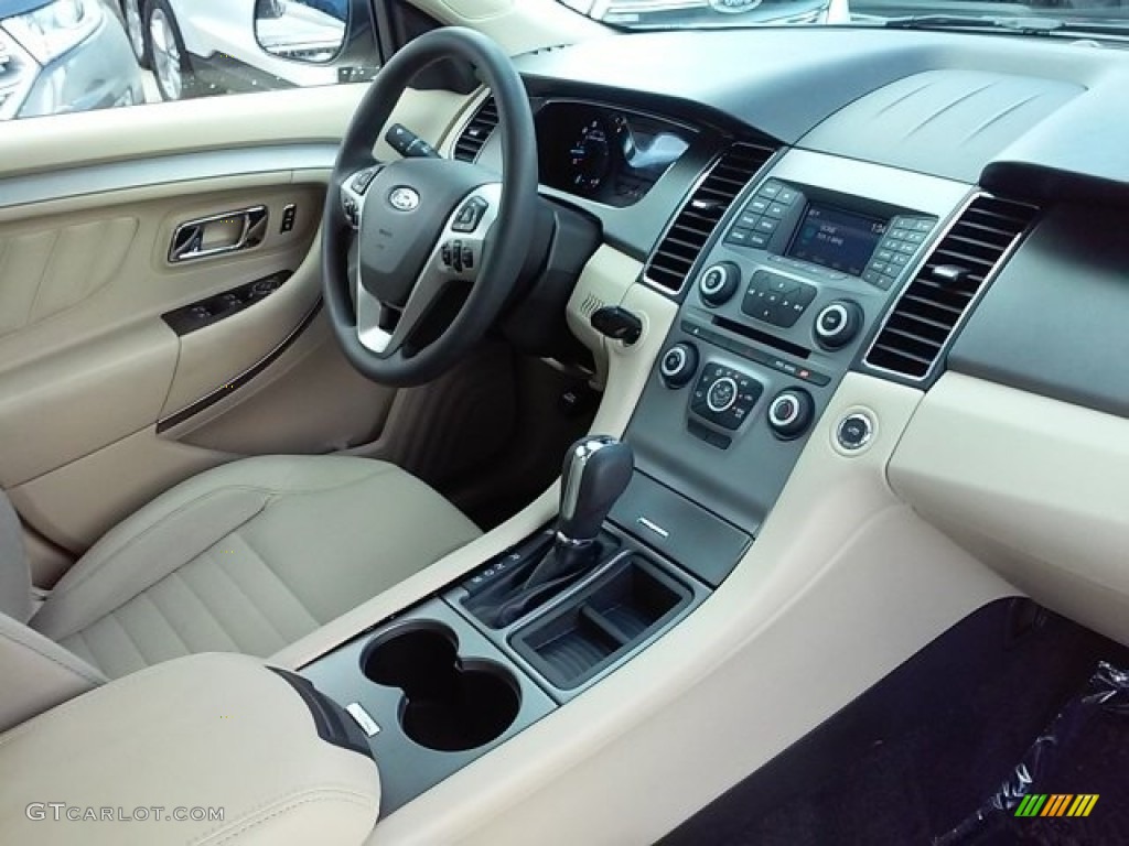 2016 Ford Taurus SE Dune Dashboard Photo #114286157