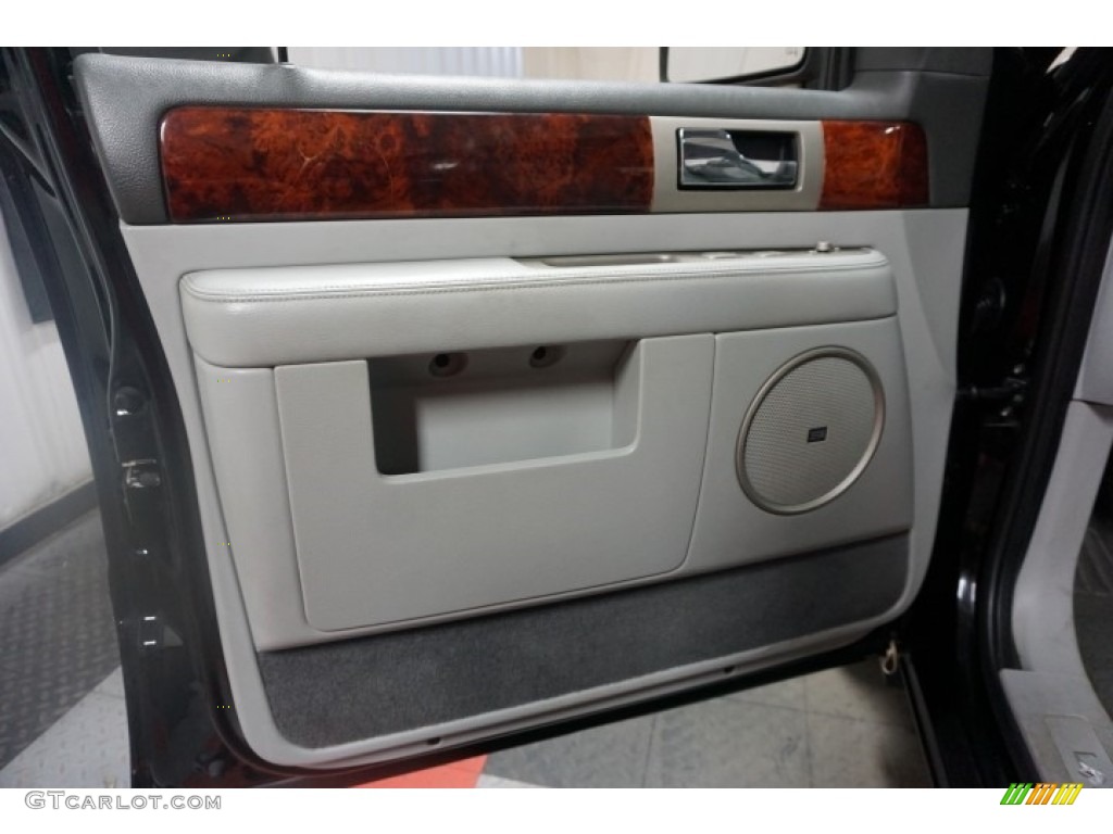2006 Navigator Luxury 4x4 - Black / Dove Grey photo #12