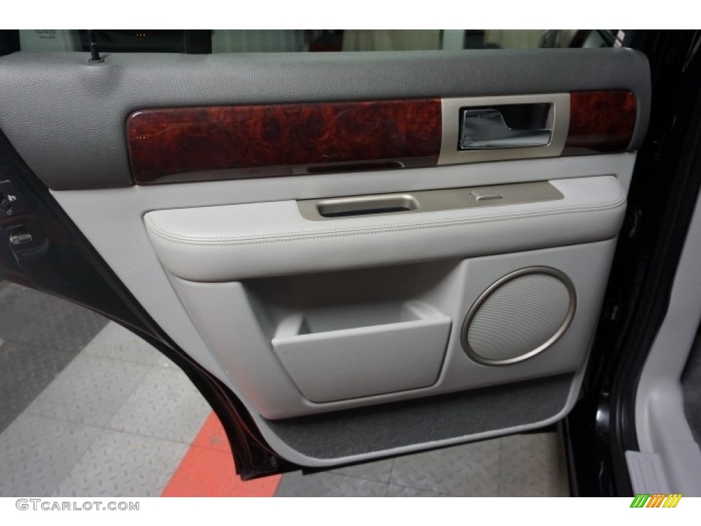 2006 Navigator Luxury 4x4 - Black / Dove Grey photo #15
