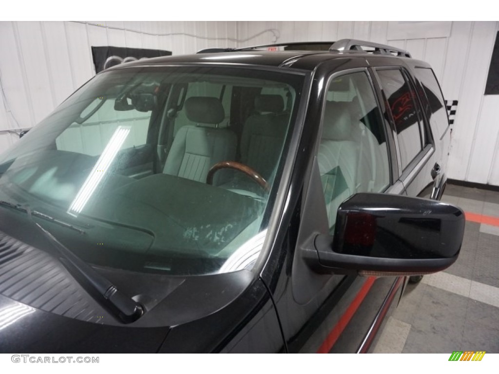 2006 Navigator Luxury 4x4 - Black / Dove Grey photo #99