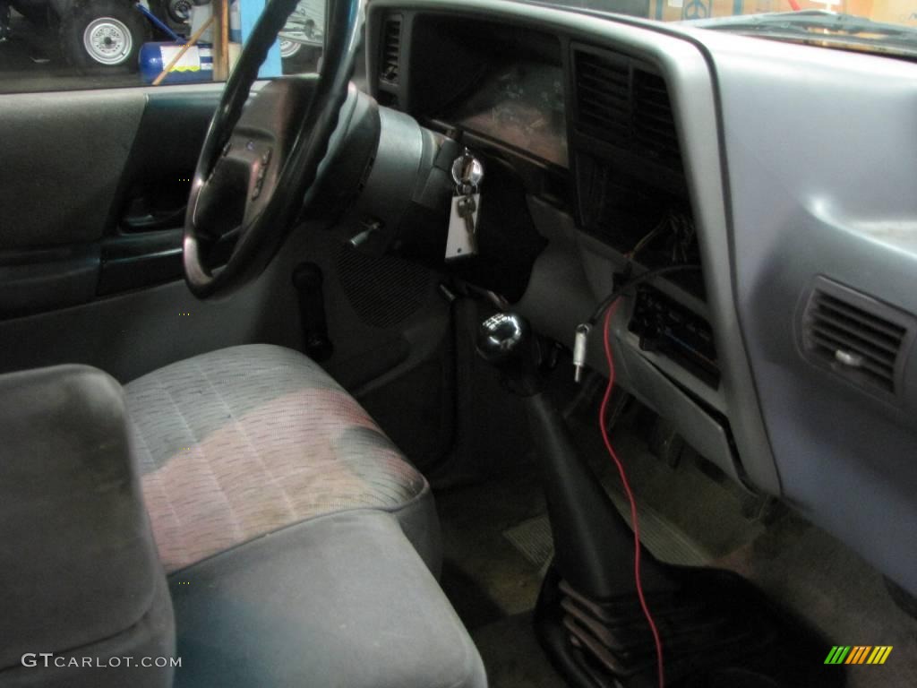 1993 Ranger XLT Regular Cab - Electric Red Metallic / Grey photo #12
