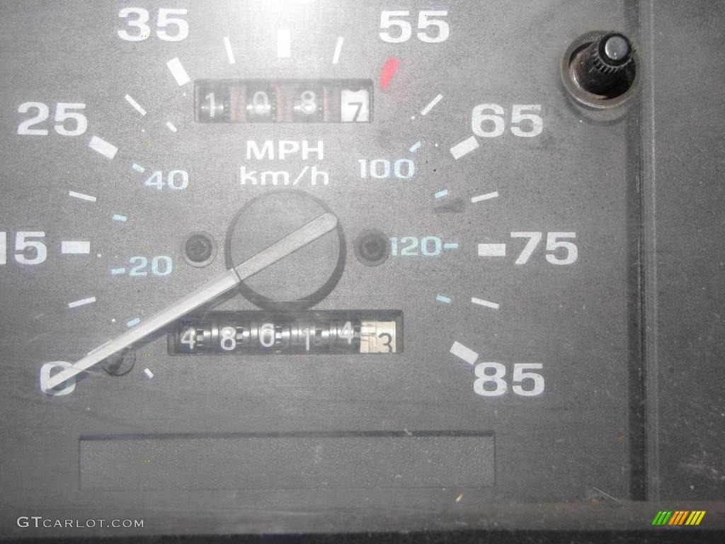 1993 Ranger XLT Regular Cab - Electric Red Metallic / Grey photo #13