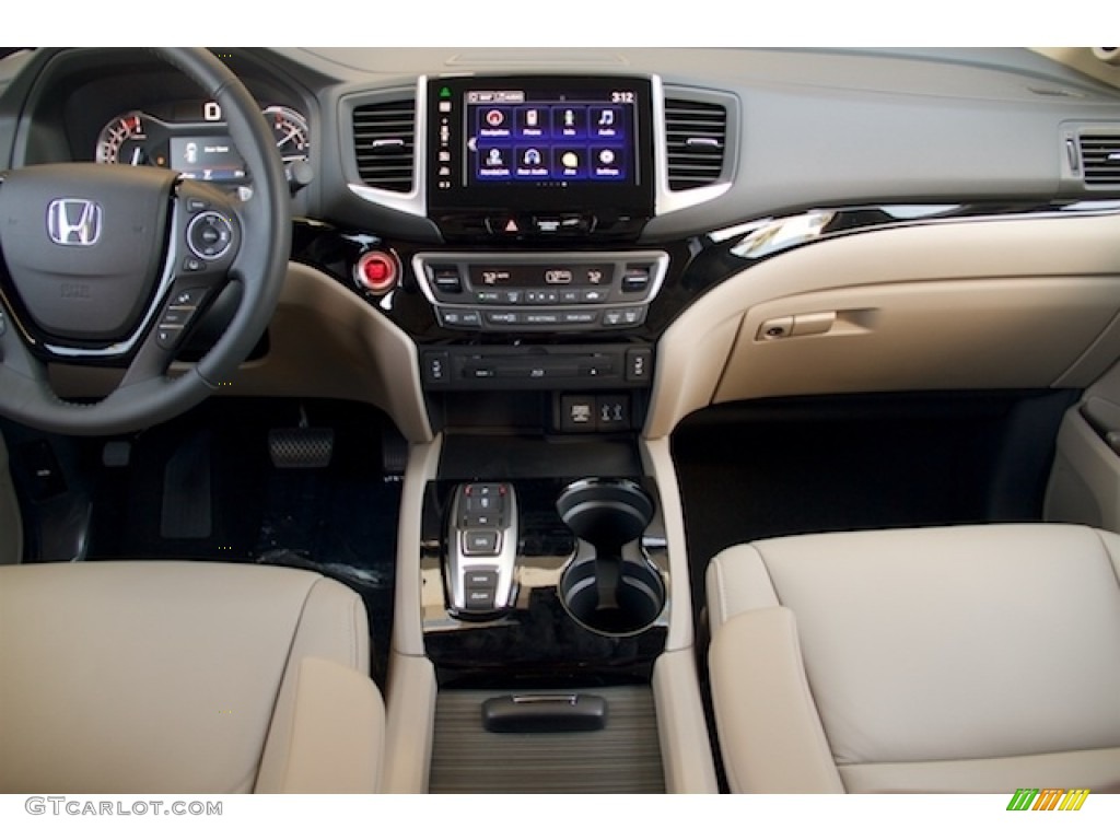 2016 Pilot Touring - Black Forest Pearl / Beige photo #13