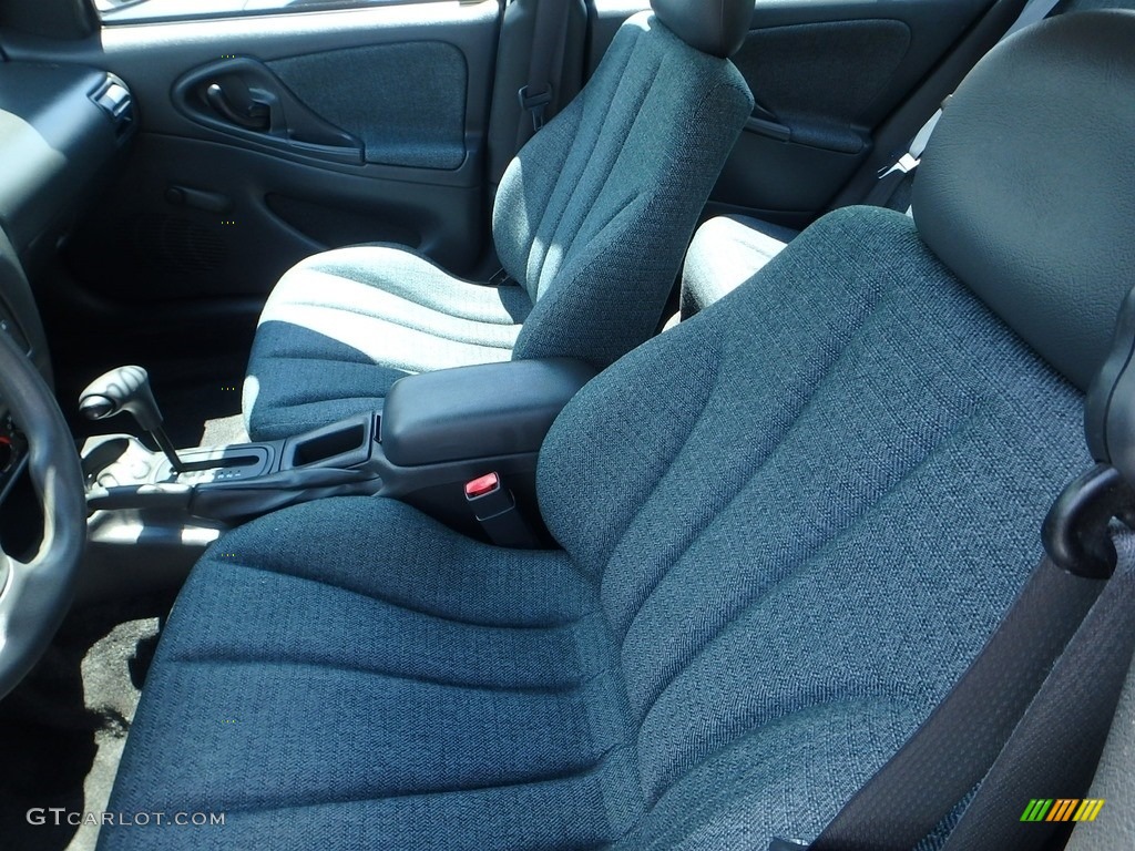 2002 Cavalier Sedan - Bright White / Graphite photo #8