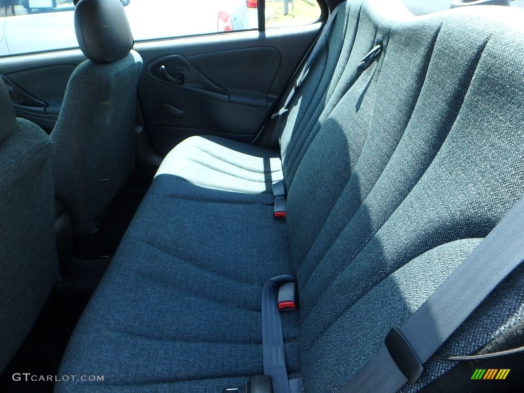 2002 Cavalier Sedan - Bright White / Graphite photo #9