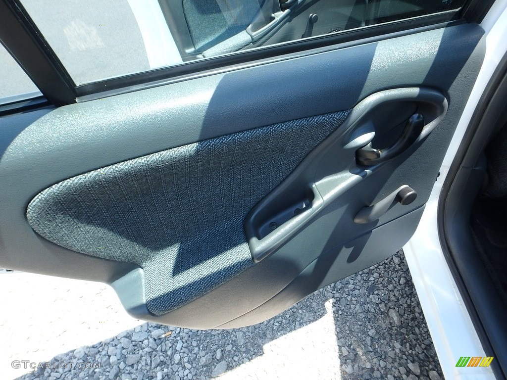 2002 Cavalier Sedan - Bright White / Graphite photo #10