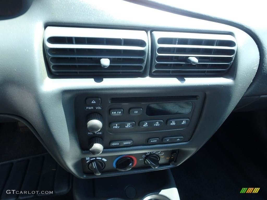 2002 Cavalier Sedan - Bright White / Graphite photo #14