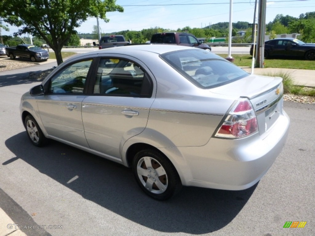 2011 Aveo LT Sedan - Ice Silver Metallic / Charcoal photo #10