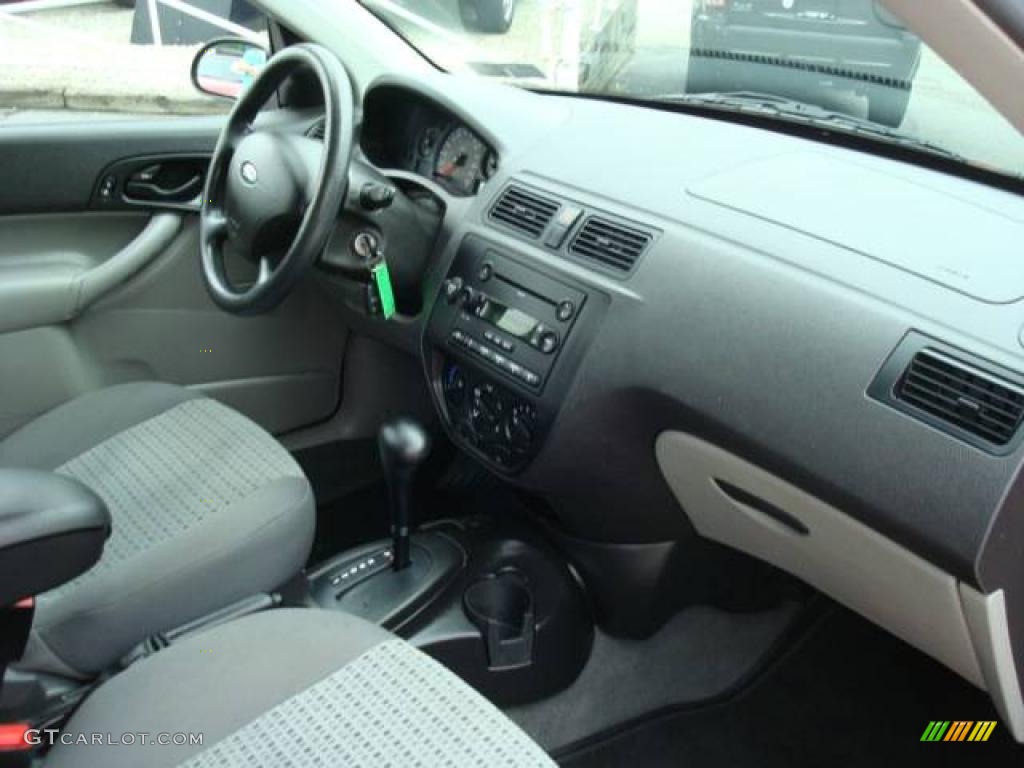 2006 Focus ZX4 SE Sedan - Infra-Red / Dark Flint/Light Flint photo #14