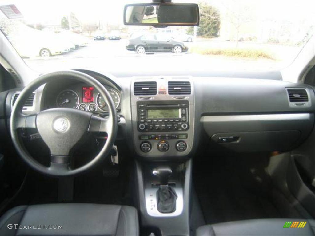 2005 Jetta 2.5 Sedan - Black Magic Pearl / Anthracite photo #22