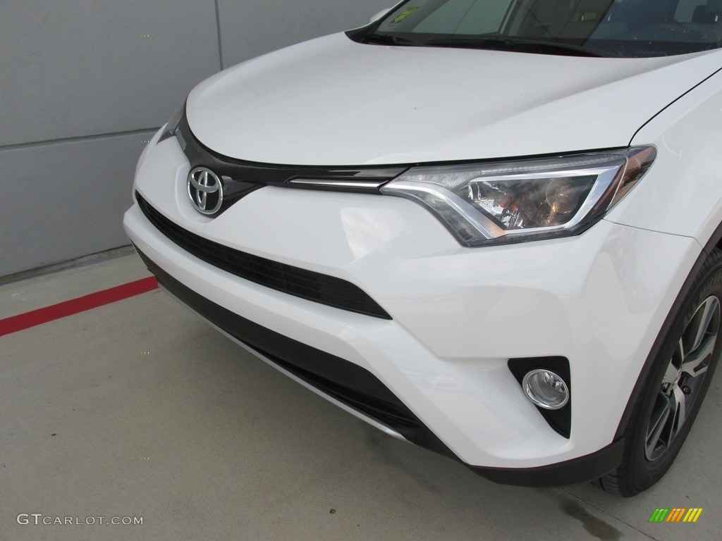 2016 RAV4 XLE - Super White / Ash photo #10