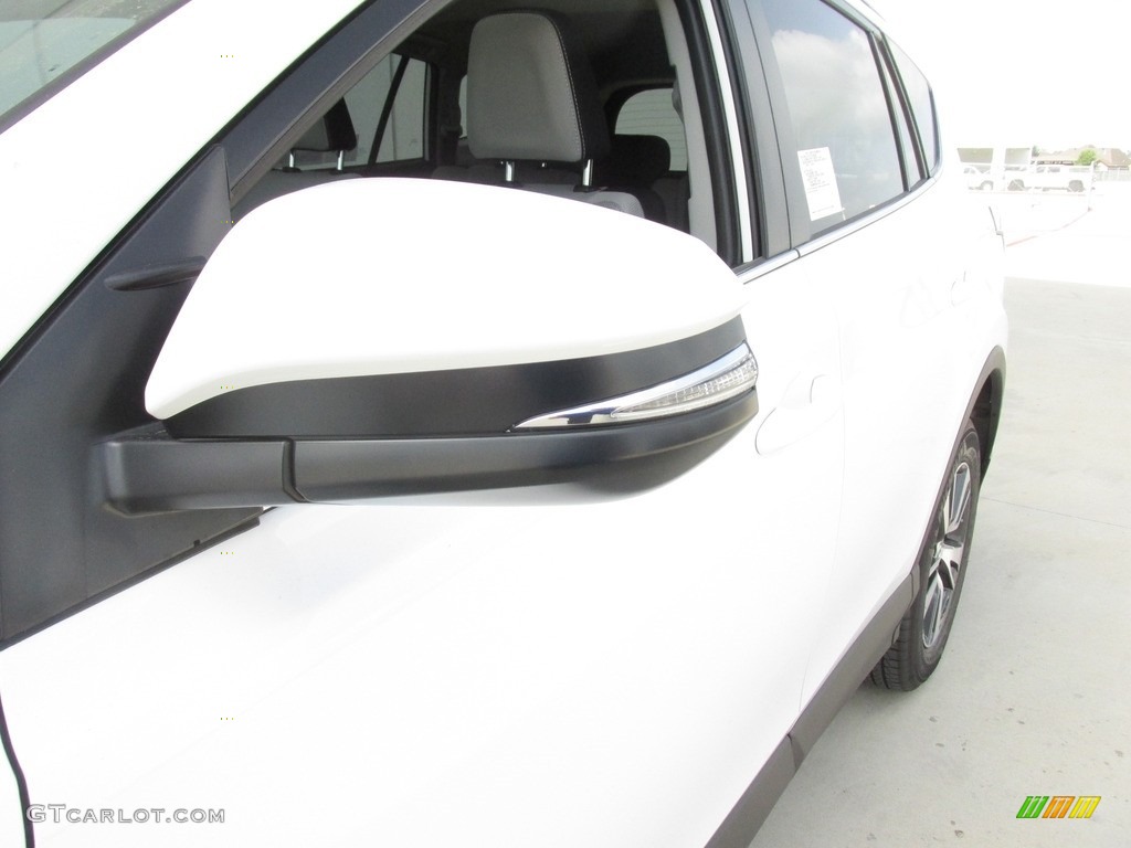 2016 RAV4 XLE - Super White / Ash photo #12