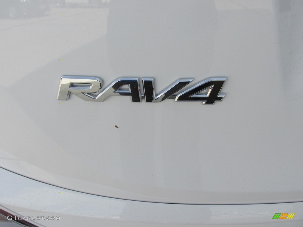2016 RAV4 XLE - Super White / Ash photo #13