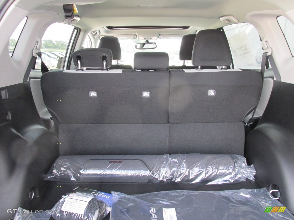 2016 RAV4 XLE - Super White / Ash photo #16