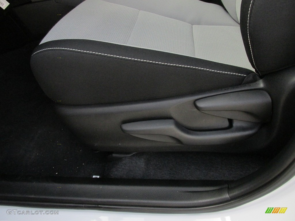 2016 RAV4 XLE - Super White / Ash photo #23