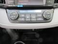 Super White - RAV4 XLE Photo No. 28