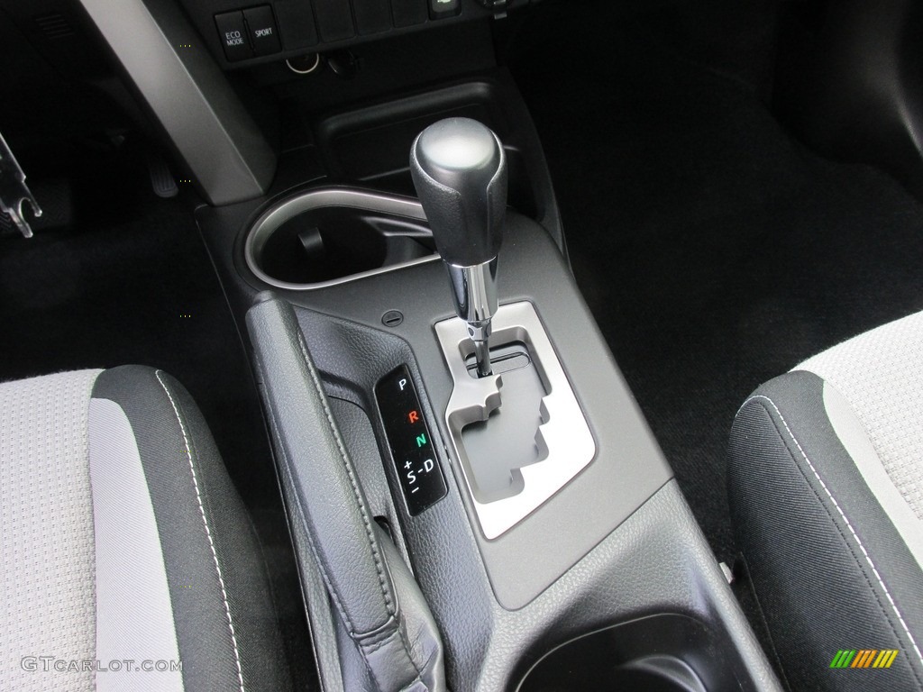 2016 RAV4 XLE - Super White / Ash photo #29