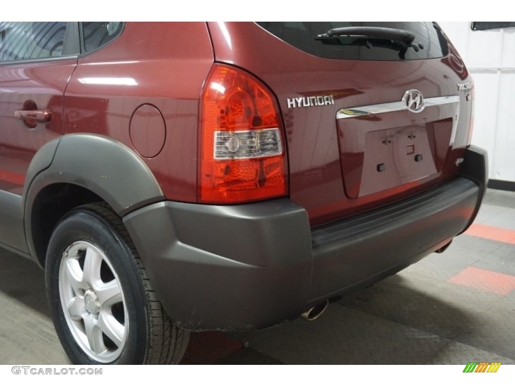 2005 Tucson GLS V6 4WD - Mesa Red / Gray photo #62