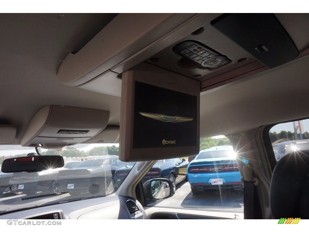 2016 Town & Country Touring - Cashmere/Sandstone Pearl / Black/Light Graystone photo #12