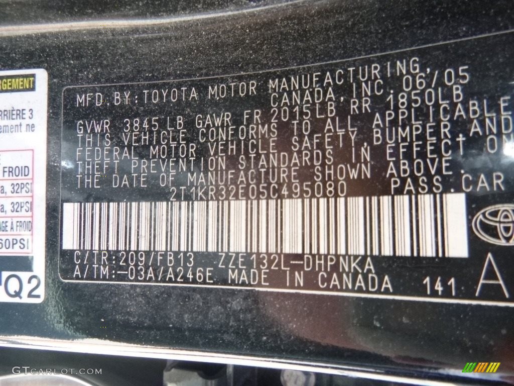 2005 Matrix XR - Black Sand Pearl / Dark Gray photo #10