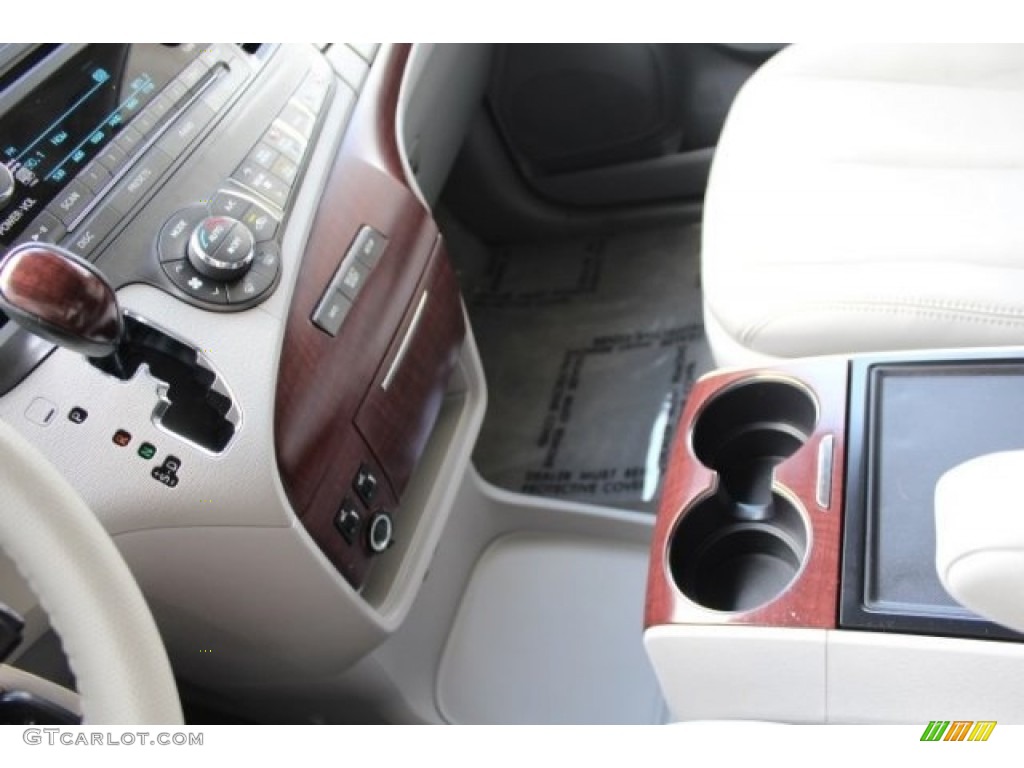 2014 Sienna XLE - Silver Sky Metallic / Light Gray photo #22