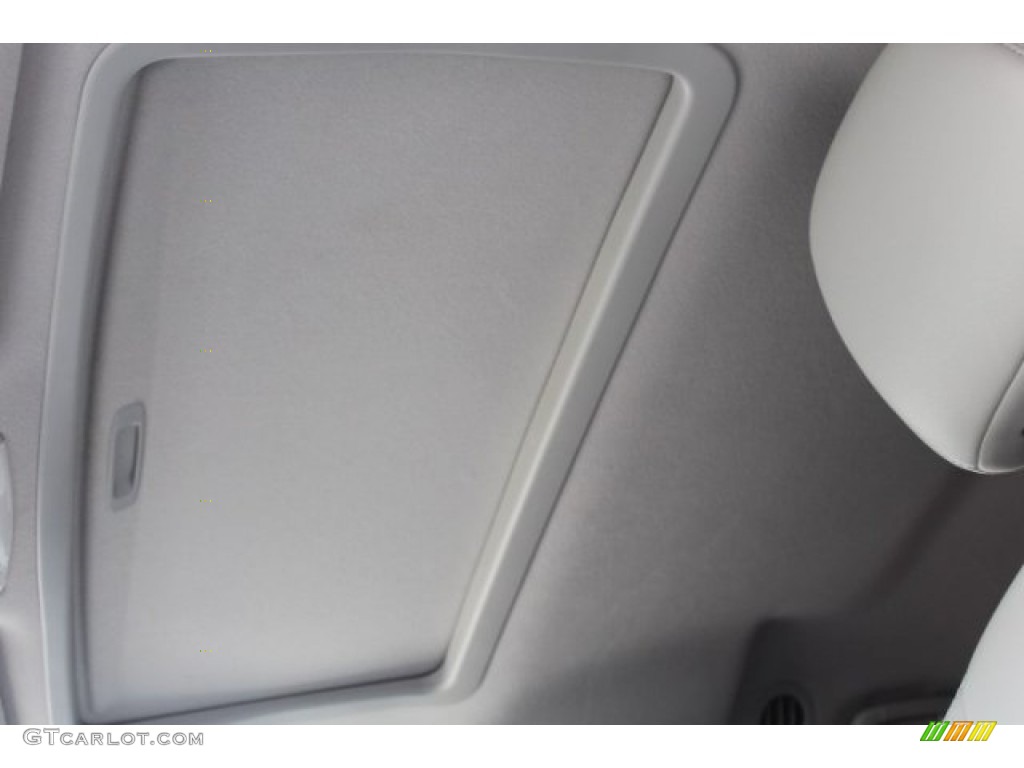 2014 Sienna XLE - Silver Sky Metallic / Light Gray photo #27