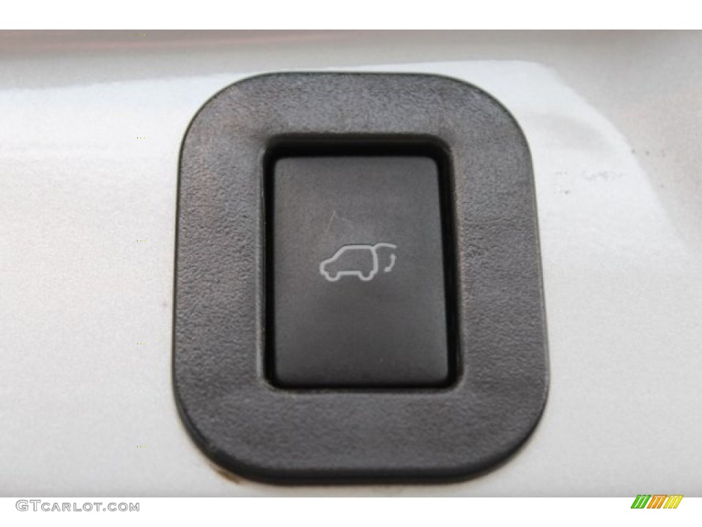 2014 Sienna XLE - Silver Sky Metallic / Light Gray photo #33