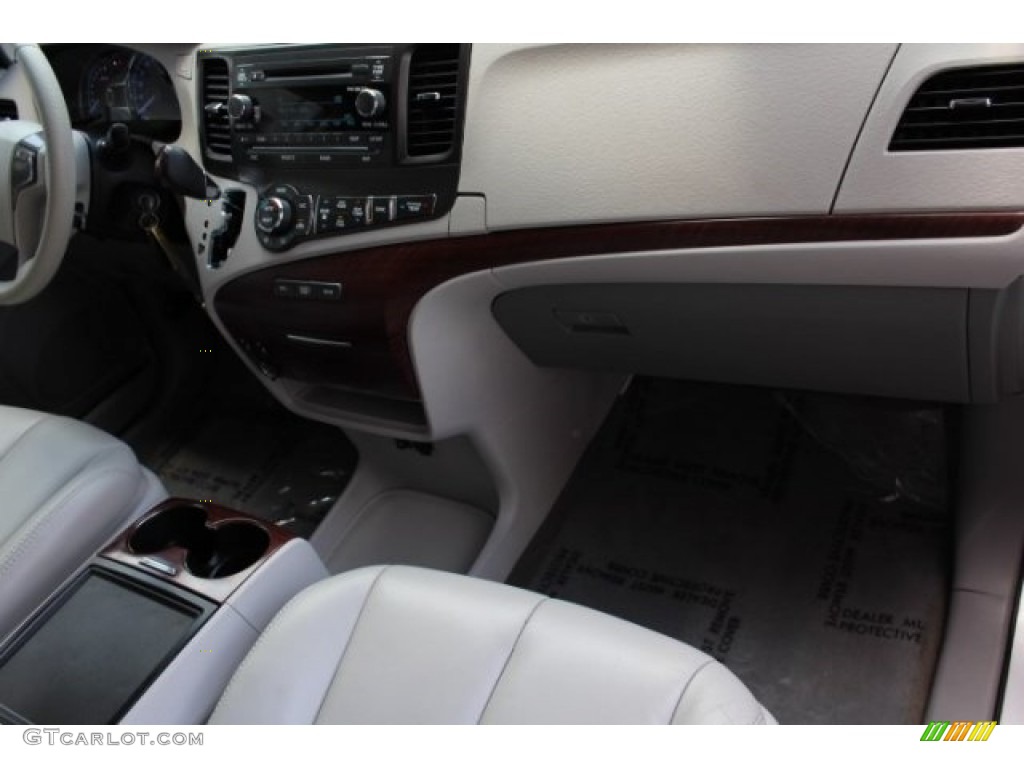 2014 Sienna XLE - Silver Sky Metallic / Light Gray photo #37