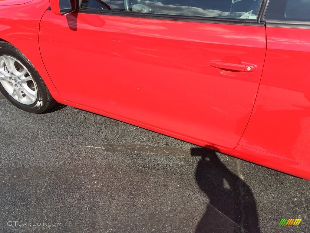 2008 Solara SE Coupe - Super Red 5 / Dark Stone photo #13