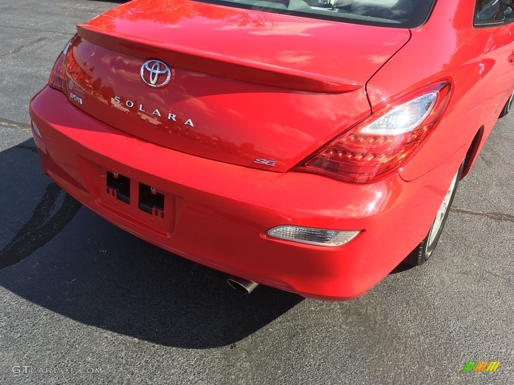 2008 Solara SE Coupe - Super Red 5 / Dark Stone photo #16