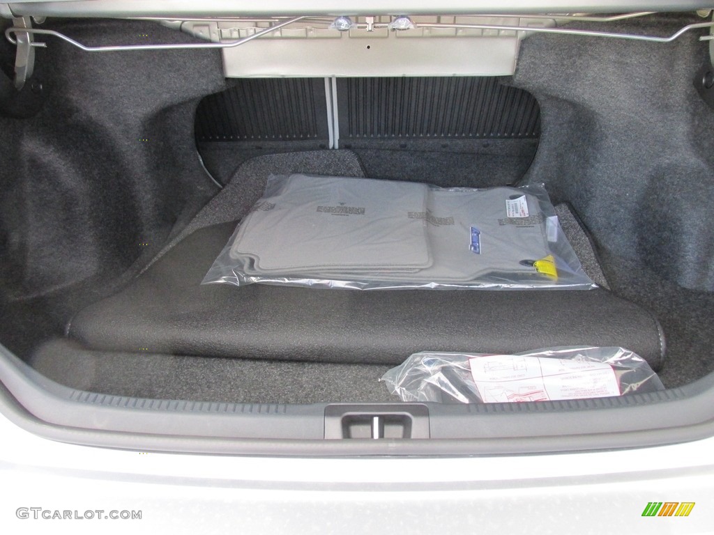 2017 Toyota Camry LE Trunk Photo #114353268