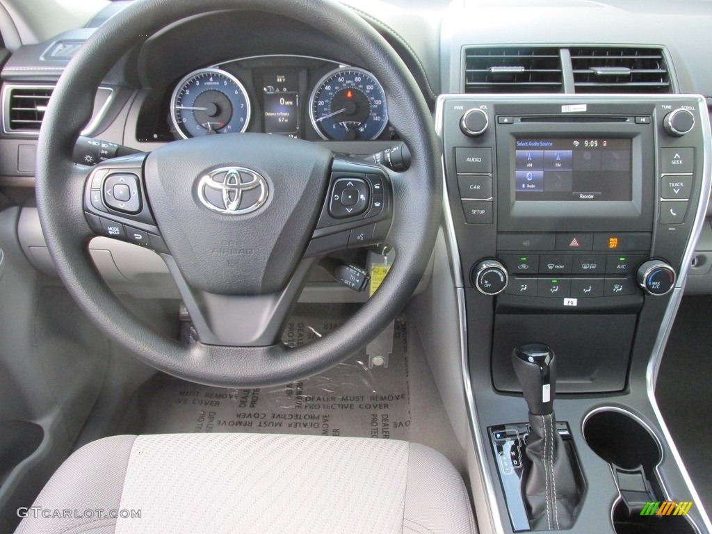 2017 Toyota Camry LE Ash Dashboard Photo #114353325