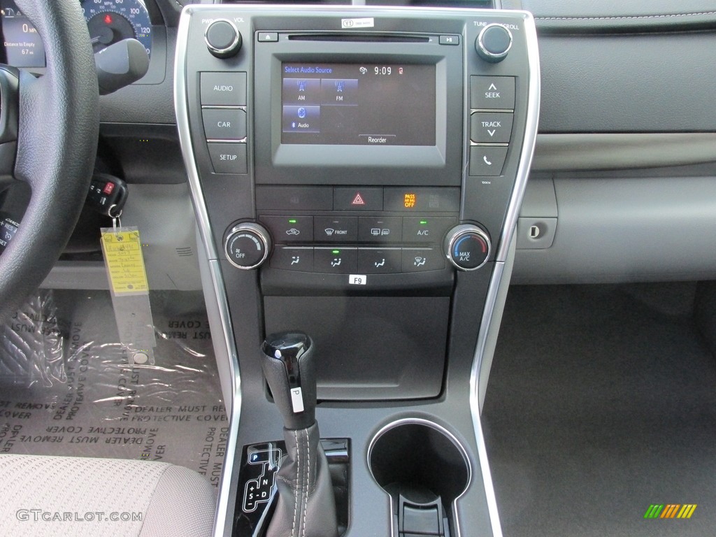 2017 Toyota Camry LE Controls Photo #114353331
