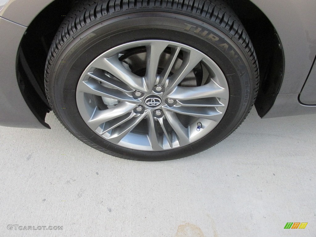 2017 Toyota Camry SE Wheel Photo #114353430