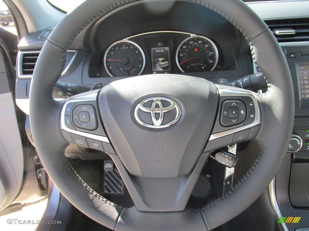 2017 Toyota Camry SE Ash Steering Wheel Photo #114353547