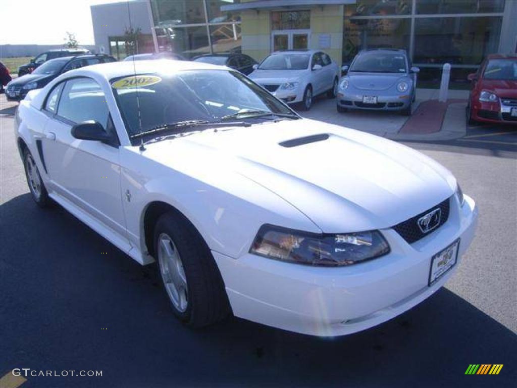 2002 Mustang V6 Coupe - Oxford White / Medium Parchment photo #6