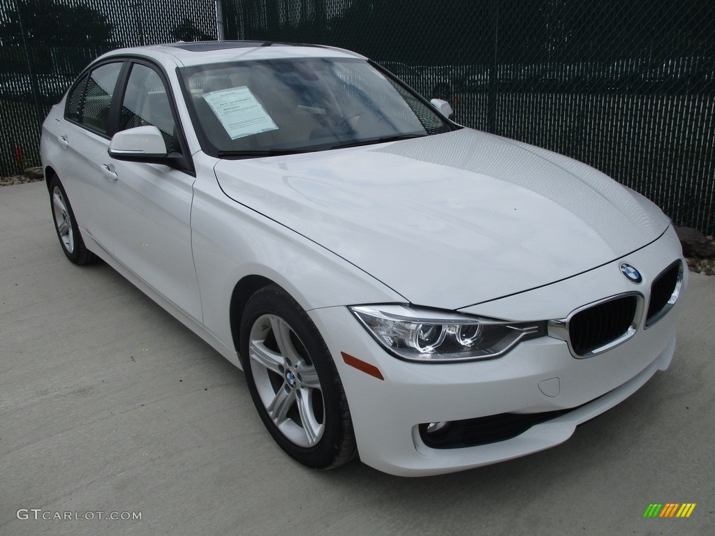 2013 3 Series 320i xDrive Sedan - Alpine White / Venetian Beige photo #5