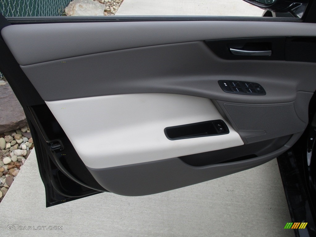 2017 Jaguar XE 25t Light Oyster Door Panel Photo #114363826