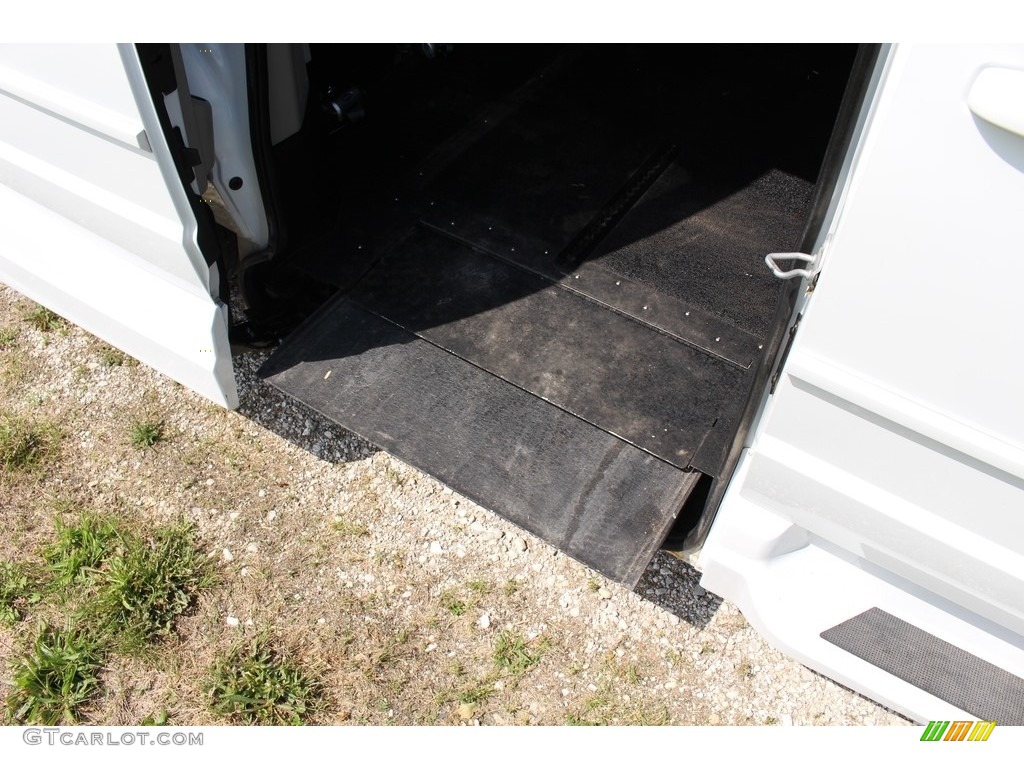 2014 Grand Caravan SXT - Bright White / Black/Light Graystone photo #14