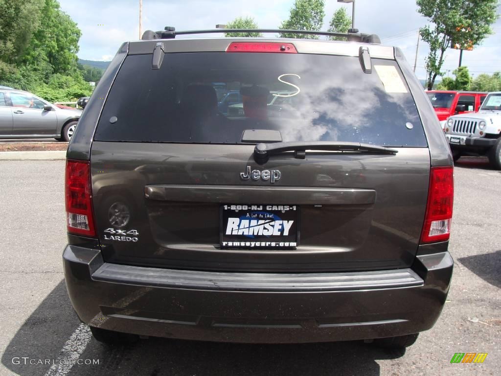 2006 Grand Cherokee Laredo 4x4 - Dark Khaki Pearl / Khaki photo #4