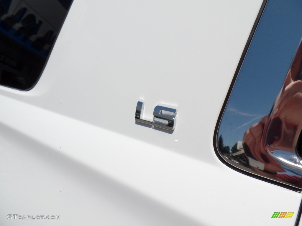 2016 Suburban LS 4WD - Summit White / Jet Black photo #12