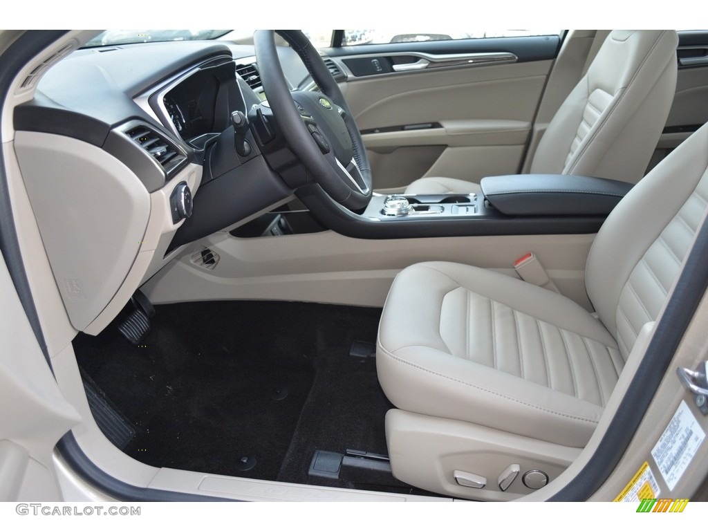 2017 Ford Fusion SE Front Seat Photo #114395245