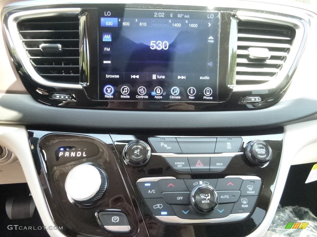 2017 Pacifica Touring L Plus - Molten Silver / Black/Alloy photo #20