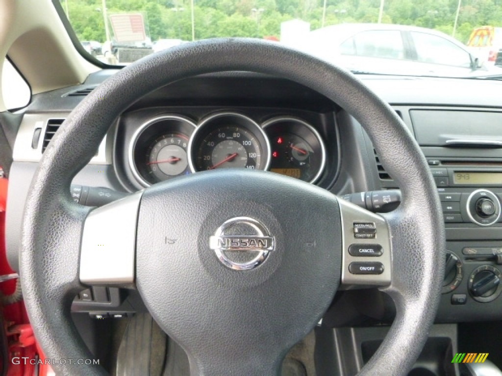 2008 Versa 1.8 S Hatchback - Red Alert / Charcoal photo #18