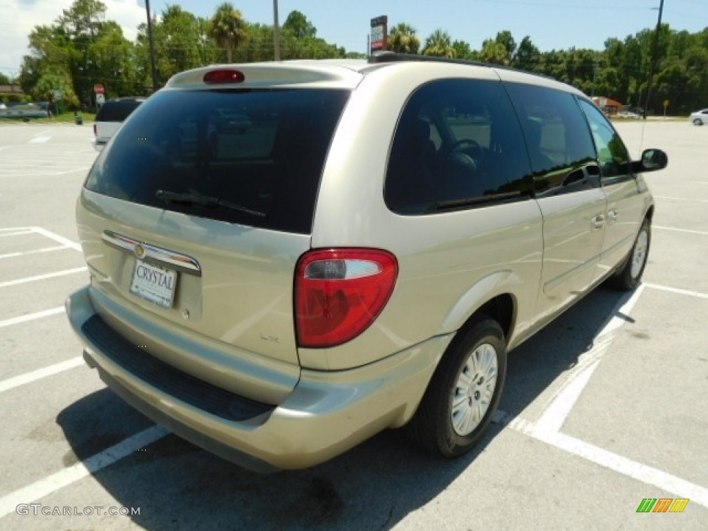 2005 Town & Country LX - Linen Gold Metallic / Medium Slate Gray photo #9