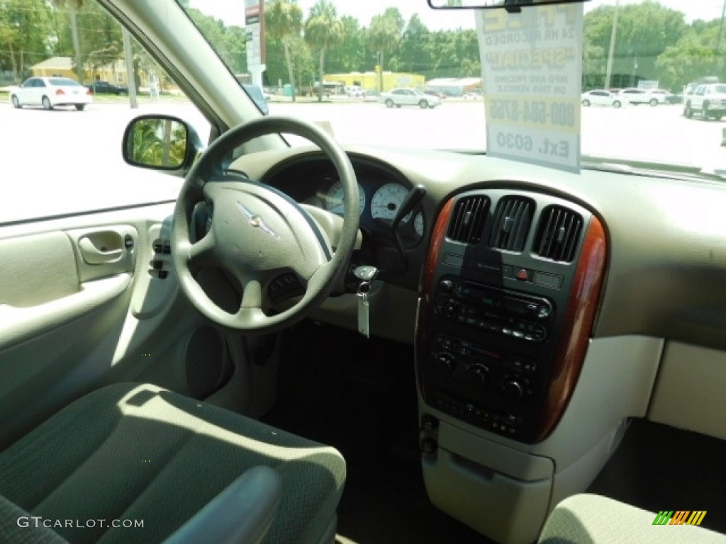 2005 Town & Country LX - Linen Gold Metallic / Medium Slate Gray photo #12