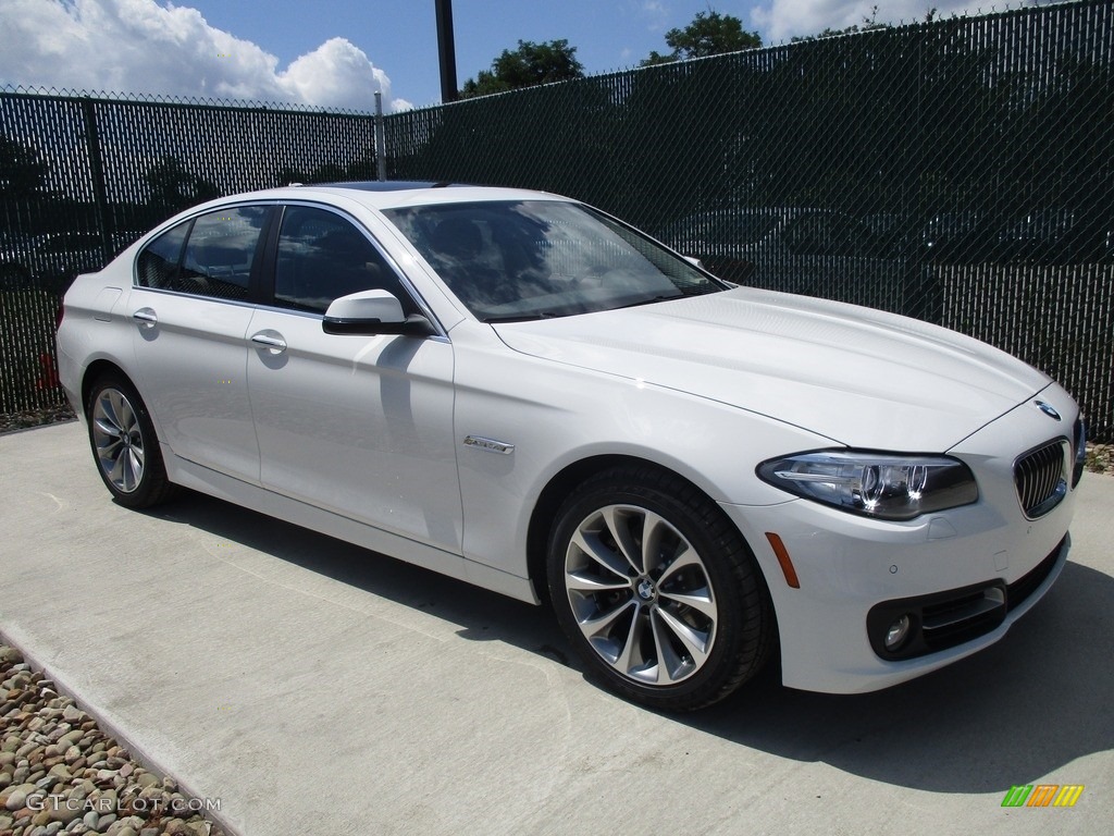 2016 5 Series 528i xDrive Sedan - Alpine White / Mocha photo #1